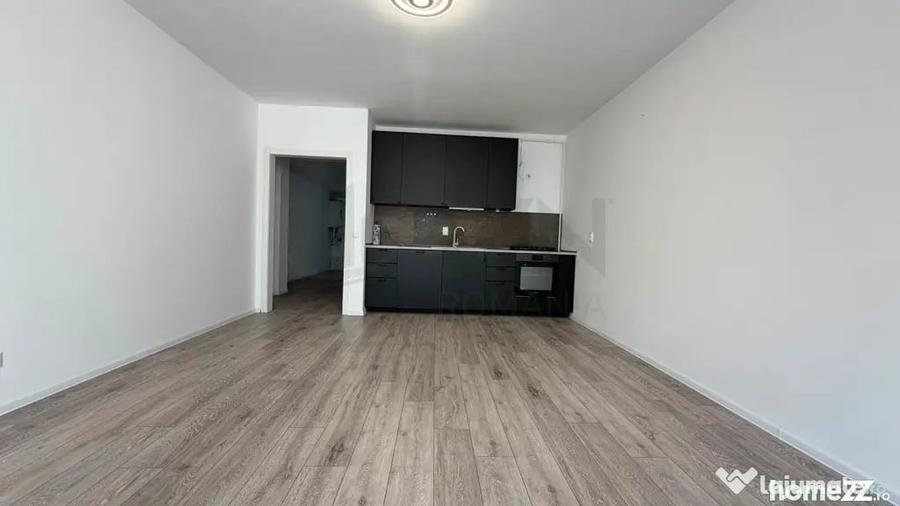 Apartament cu 4 camere semidecomandat în Iancului