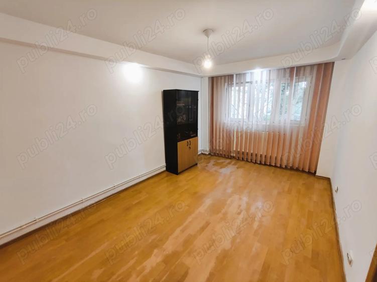 Apartament cu 3 camere decomandat în Port