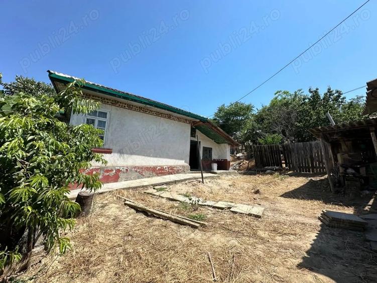 Casă cu 5 camere cu Teren 1100 Mp în Oltina