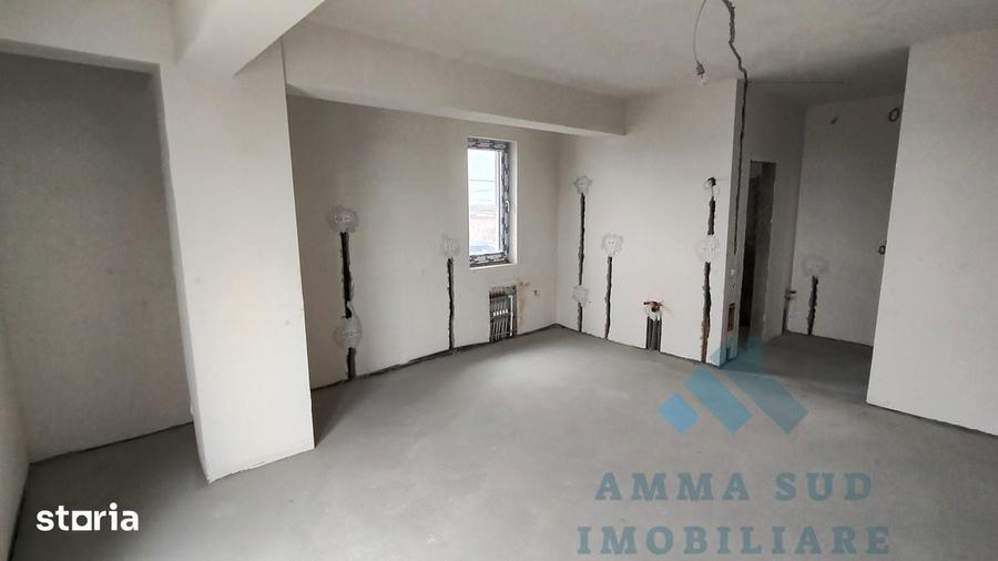 Casă cu 9 camere cu Teren 300 Mp în Central