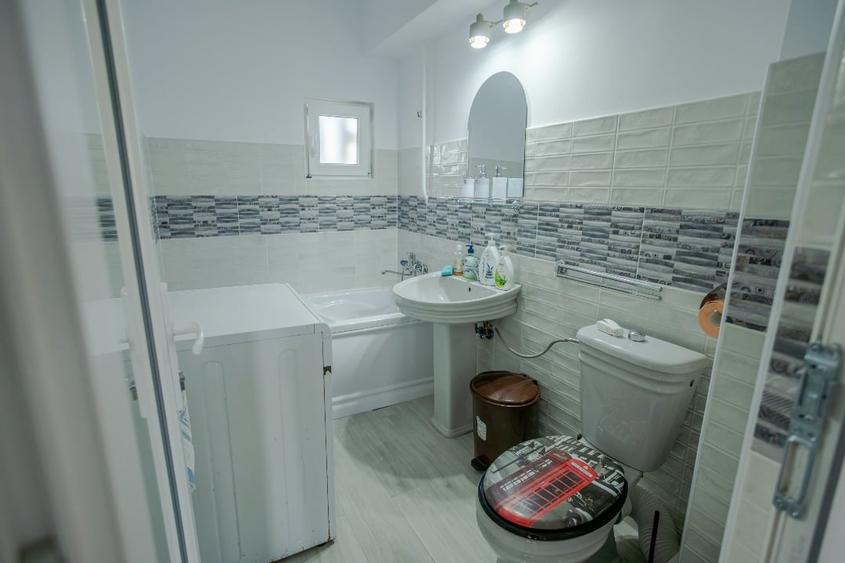 Apartament cu 3 camere semidecomandat, mobilat în Central
