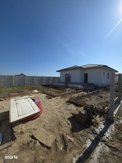 Casă cu 4 camere cu Teren 400 Mp în Clinceni