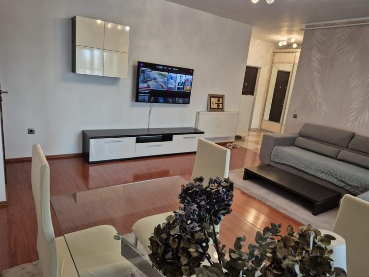 Apartament cu 3 camere semidecomandat, mobilat în Bucureștii Noi