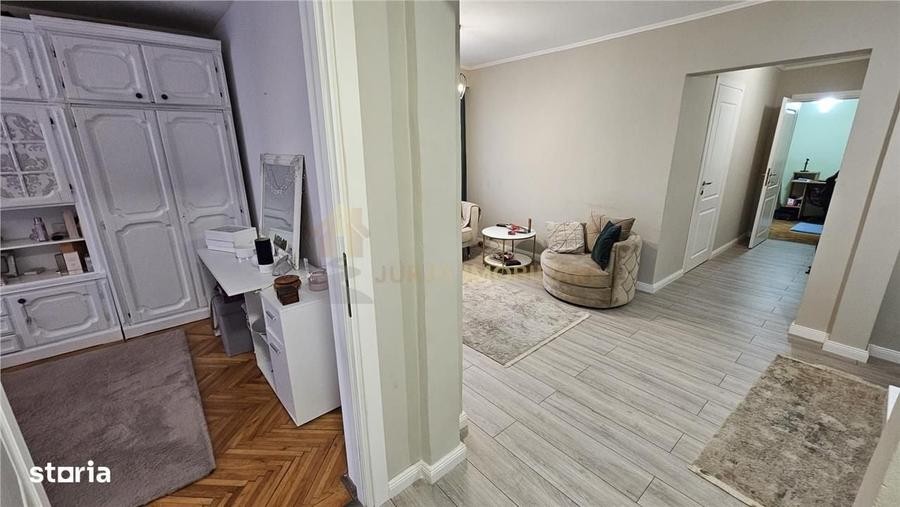 Apartament cu 4 camere decomandat în Florești