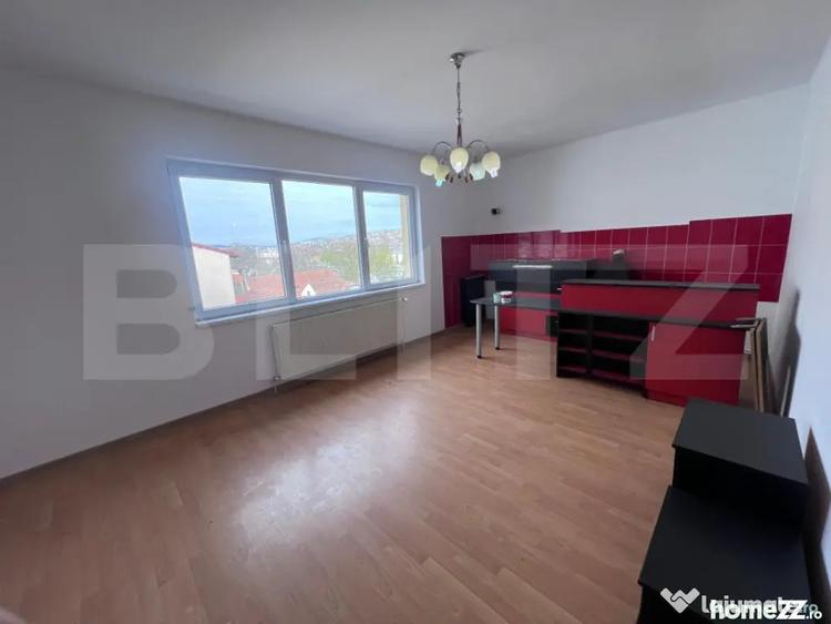 Casă cu 7 camere cu Teren 430 Mp în Gruia