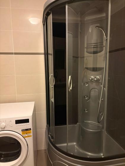 Apartament cu 3 camere decomandat, mobilat în Florești