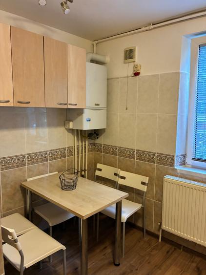 Apartament cu 3 camere decomandat în Berceni