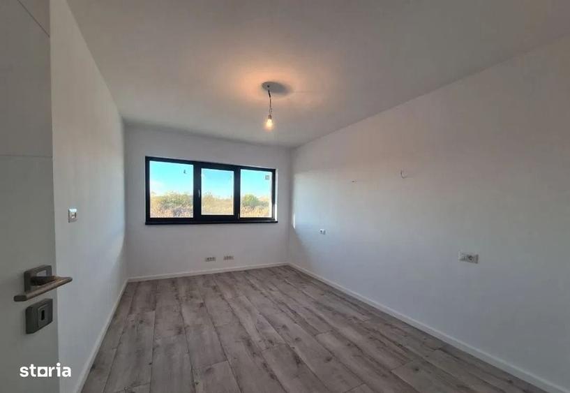 Casă individuală cu 3 camere cu Canalizare în Central