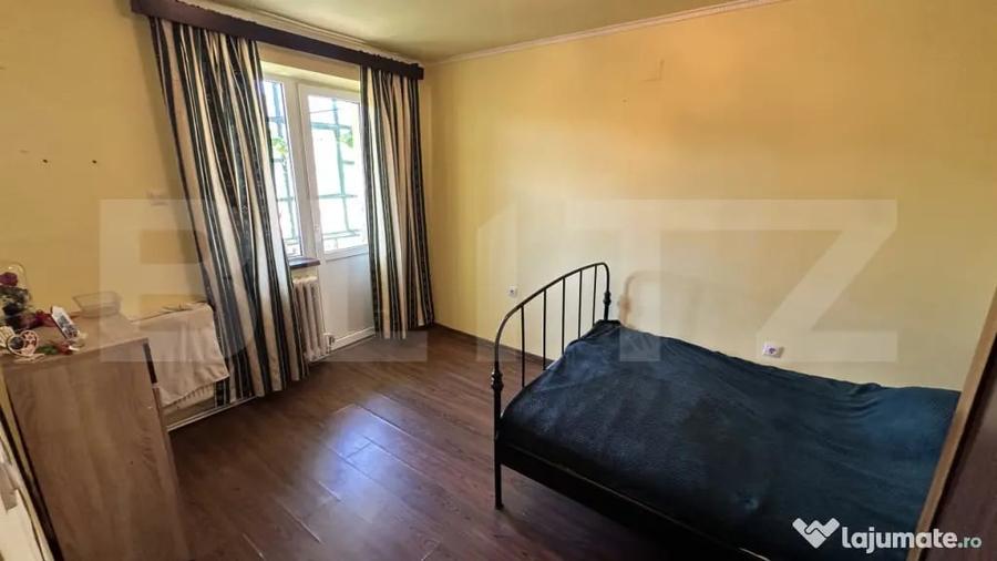 Apartament cu 3 camere semidecomandat în Cetate