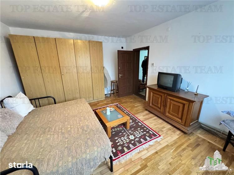 Casă cu 7 camere cu Teren 2665 Mp în Odobești