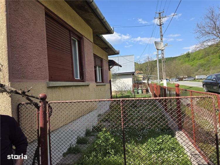 Casă cu 3 camere cu Teren 3748 Mp în Nădrag