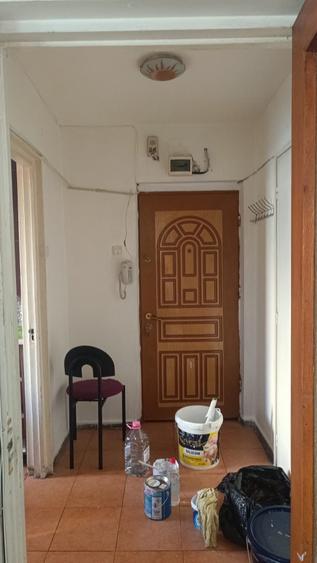 Apartament cu 3 camere semidecomandat în Bucur Obor