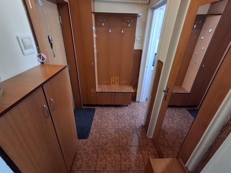 Apartament cu 3 camere semidecomandat, mobilat în Brâncoveanu