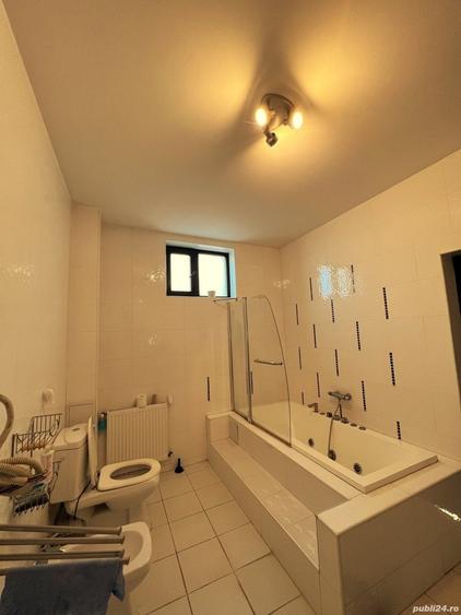 Casă cu Teren 500 Mp în 1 Decembrie
