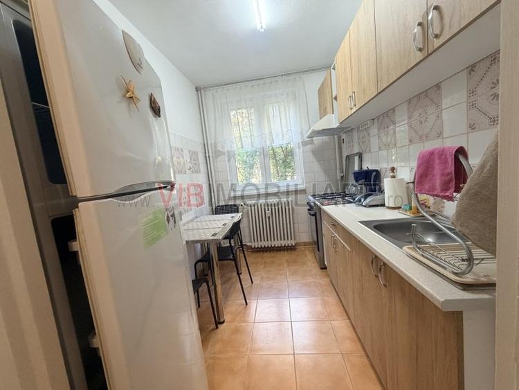 Apartament cu 3 camere semidecomandat în Colentina
