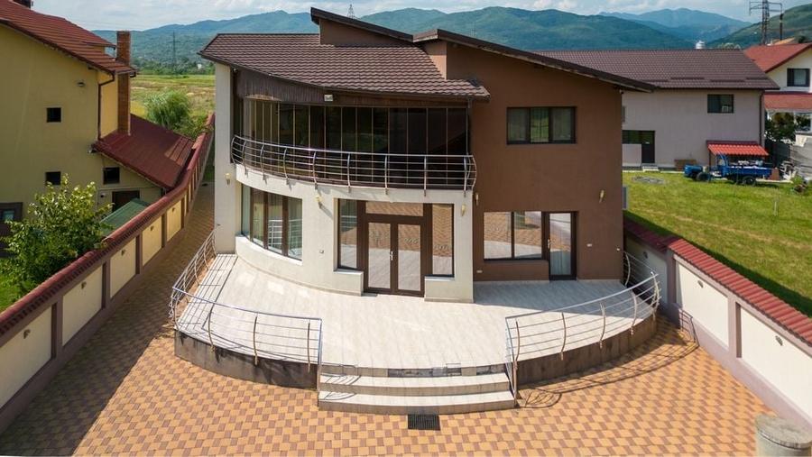 Casă cu 4 camere în Călimănești