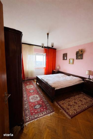 Apartament cu 3 camere semidecomandat în Malul Mureșului