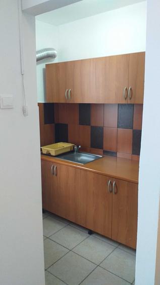 Proprietar, gars. 32 mp, etaj intermediar, Zona Orizont 3000, bloc de apartamente, centrala proprie - 4