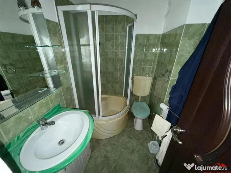 Apartament cu 3 camere decomandat în Sud