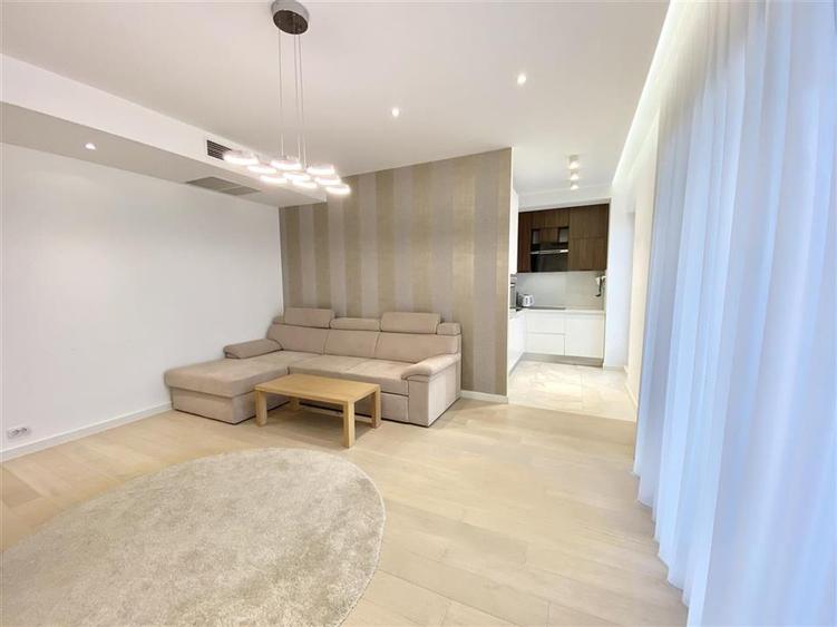 Apartament cu 3 camere decomandat, mobilat în Herăstrău