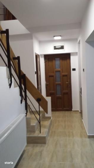 Casă cu 4 camere în Ungureni