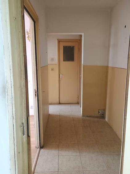 Apartament cu 3 camere decomandat în Giurgiului