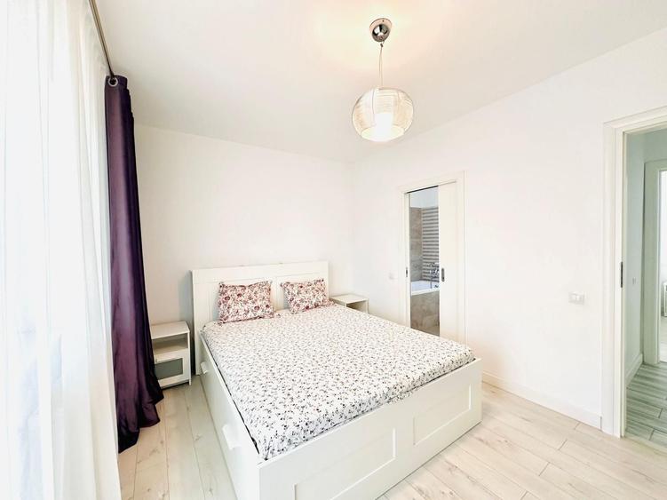 Apartament cu 3 camere decomandat în Runcu
