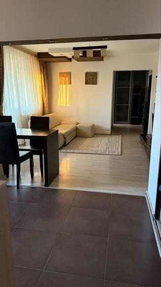 Apartament cu 3 camere semidecomandat în Titan