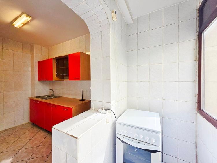 Apartament cu 3 camere decomandat, mobilat în Tineretului