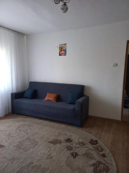 Apartament cu 2 camere semidecomandat, mobilat în Lipovei