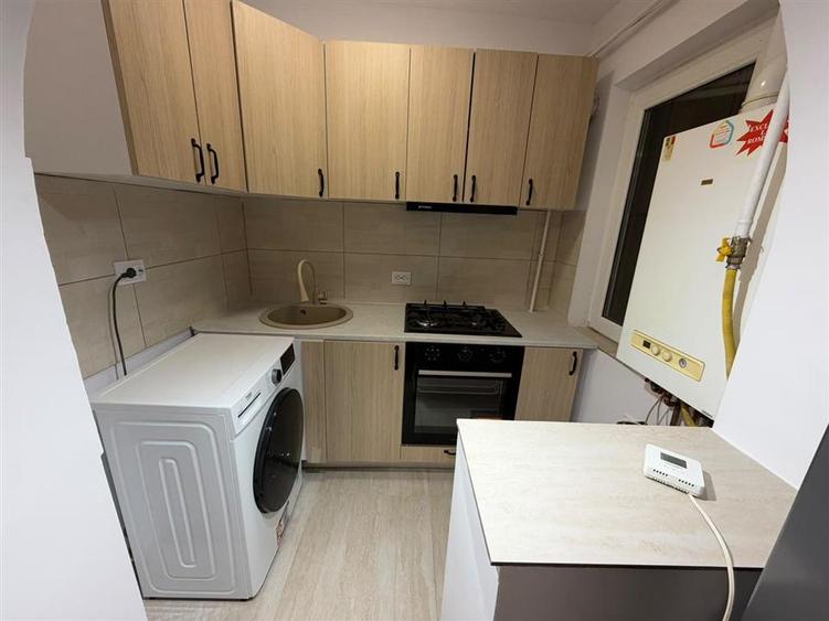 Apartament cu 2 camere decomandat în Aeroport