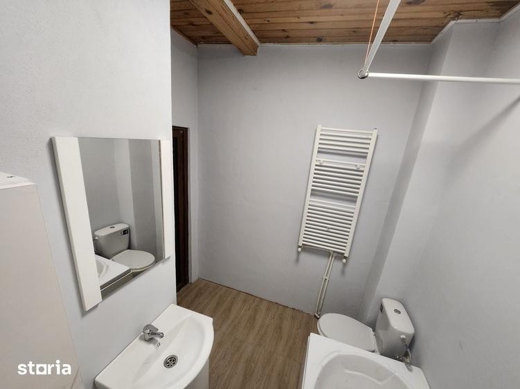 Casă cu 8 camere cu Teren 340 Mp în Central