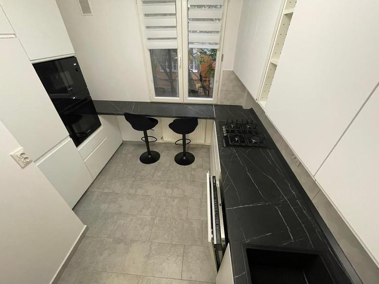 Apartament cu 3 camere decomandat în Brâncoveanu