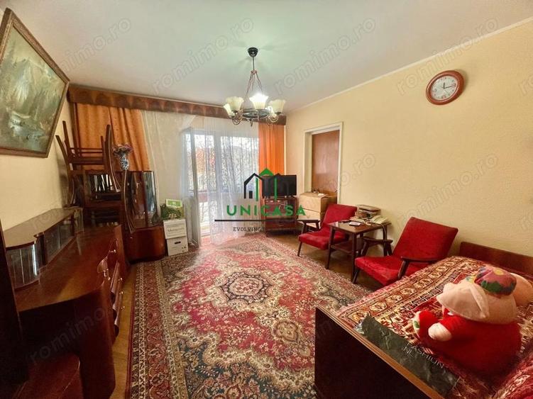 Apartament cu 3 camere semidecomandat în Traian