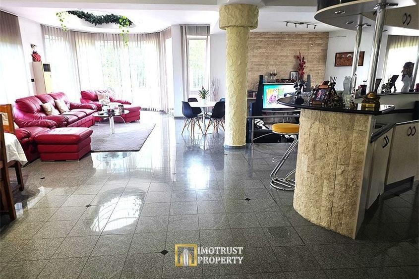 Casă individuală cu 10 camere cu Piscina în Aradul Nou