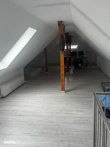 Casa de Vanzare cu lac - 1