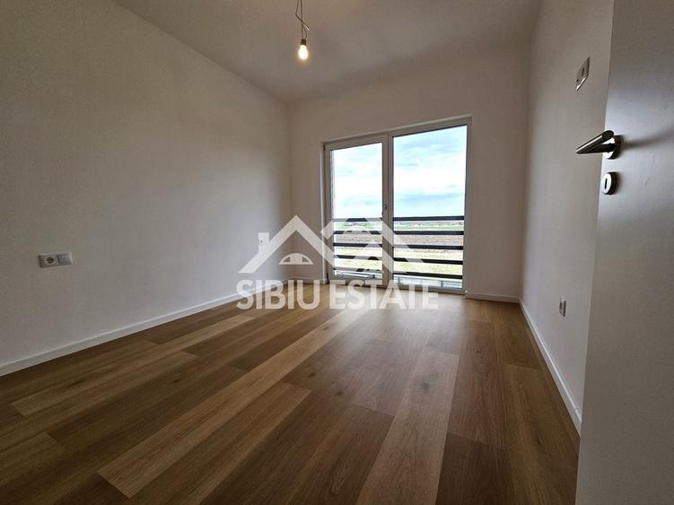 Duplex cu 4 camere cu Canalizare în Șura Mică