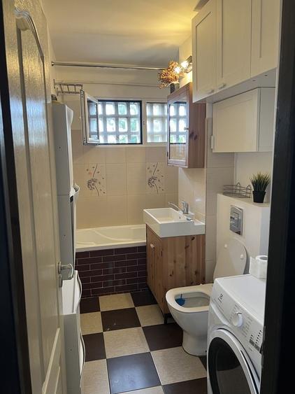 Apartament cu 3 camere semidecomandat în Podu Roș