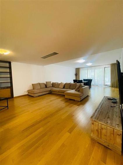 Apartament cu 3 camere semidecomandat, mobilat în Kiseleff