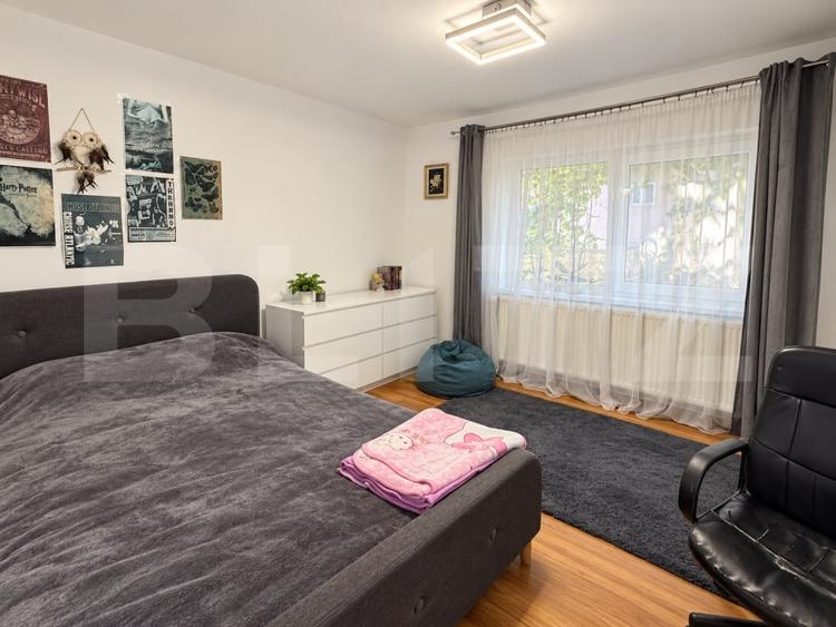 Apartament cu 3 camere semidecomandat, mobilat în Central