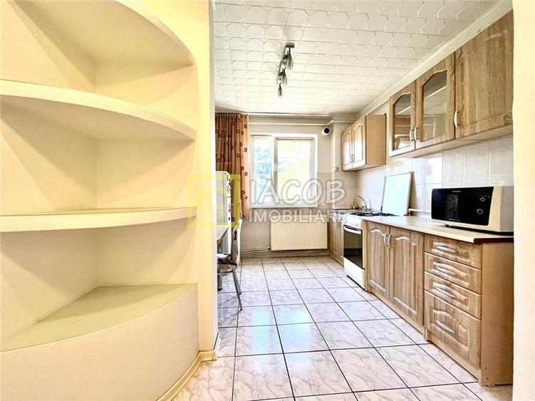 Apartament cu 2 camere semidecomandat, mobilat în Cornișa
