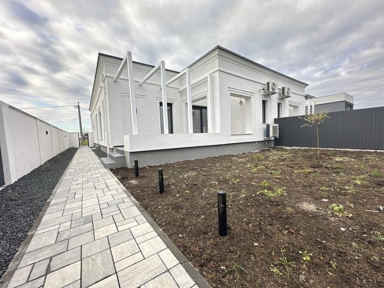 Duplex cu 4 camere cu Canalizare în Dumbrăvița