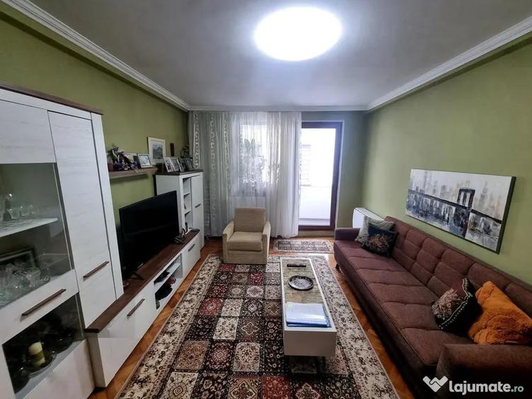 Apartament cu 3 camere semidecomandat în Peninsula