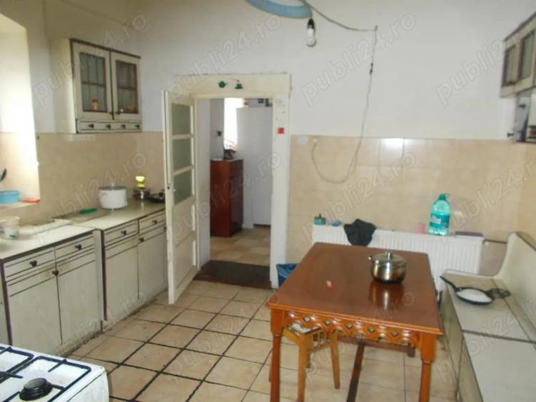 Casă cu 4 camere cu Teren 1800 Mp în Pișchia