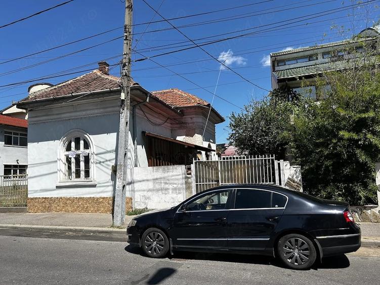 Casă cu Teren 2000 Mp în Traian