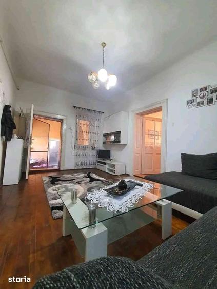 Casă cu 7 camere cu Teren 2500 Mp în Brateiu