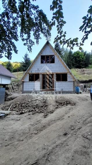 Casă individuală cu 3 camere cu Canalizare în Râu de Mori