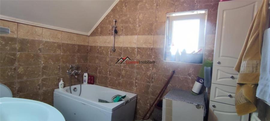 Casă cu 4 camere cu Teren 135 Mp în Florești