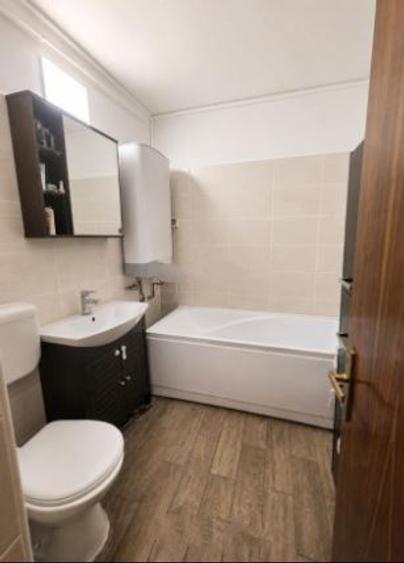 Apartament cu 3 camere decomandat, mobilat în P-ța Unirii