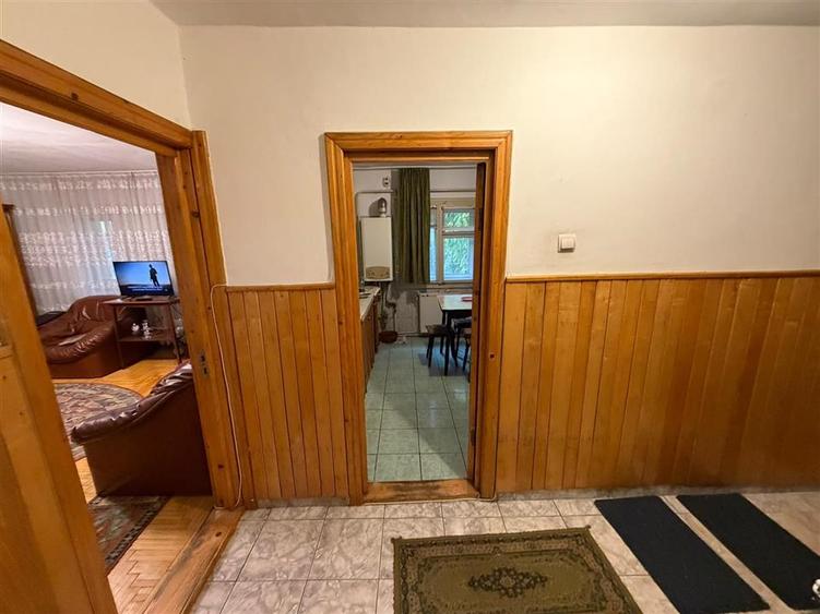 Apartament cu 4 camere decomandat în Est